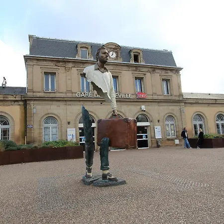 Apartment Spacieux A Luneville, Proche Des Attractions - Fr-1-584-366